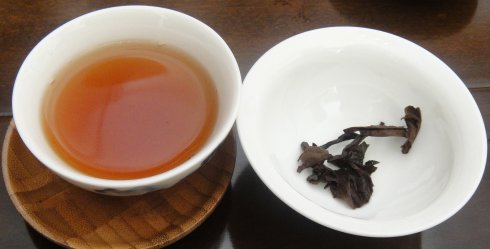 2007年份的普洱茶青饼茶汤