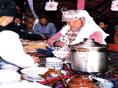 新疆塔塔尔族的饮茶习俗