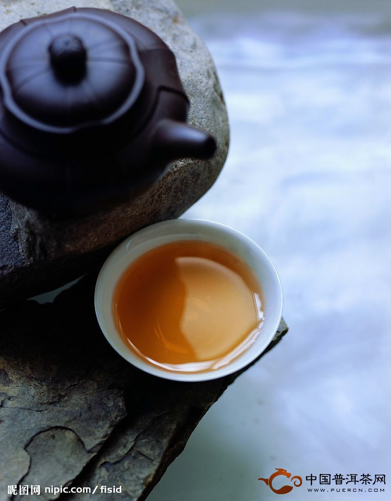 红茶与绿茶相比有什么特点?