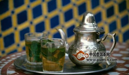 世界各地奇怪喝茶习俗：茶里也加八角香料？