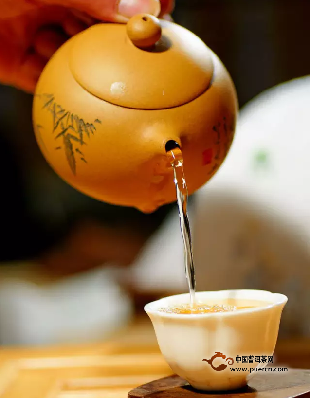 【喝茶说茶】较粗老原料制成的普洱茶为什么比较甜？