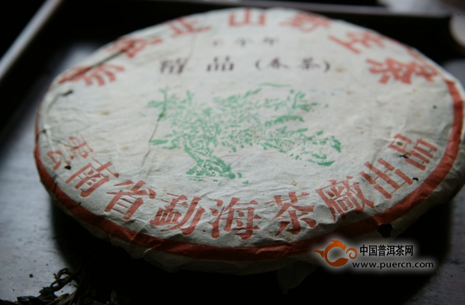 【图阅】勐海茶厂2012年精品绿大树开汤