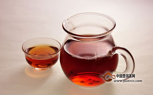 黑茶和红茶的茶汤都是红色，怎么分辨？