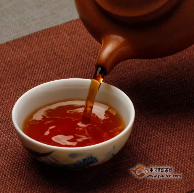 普洱茶的功能与浸染：学会喝普洱茶，有时胜过吃药！