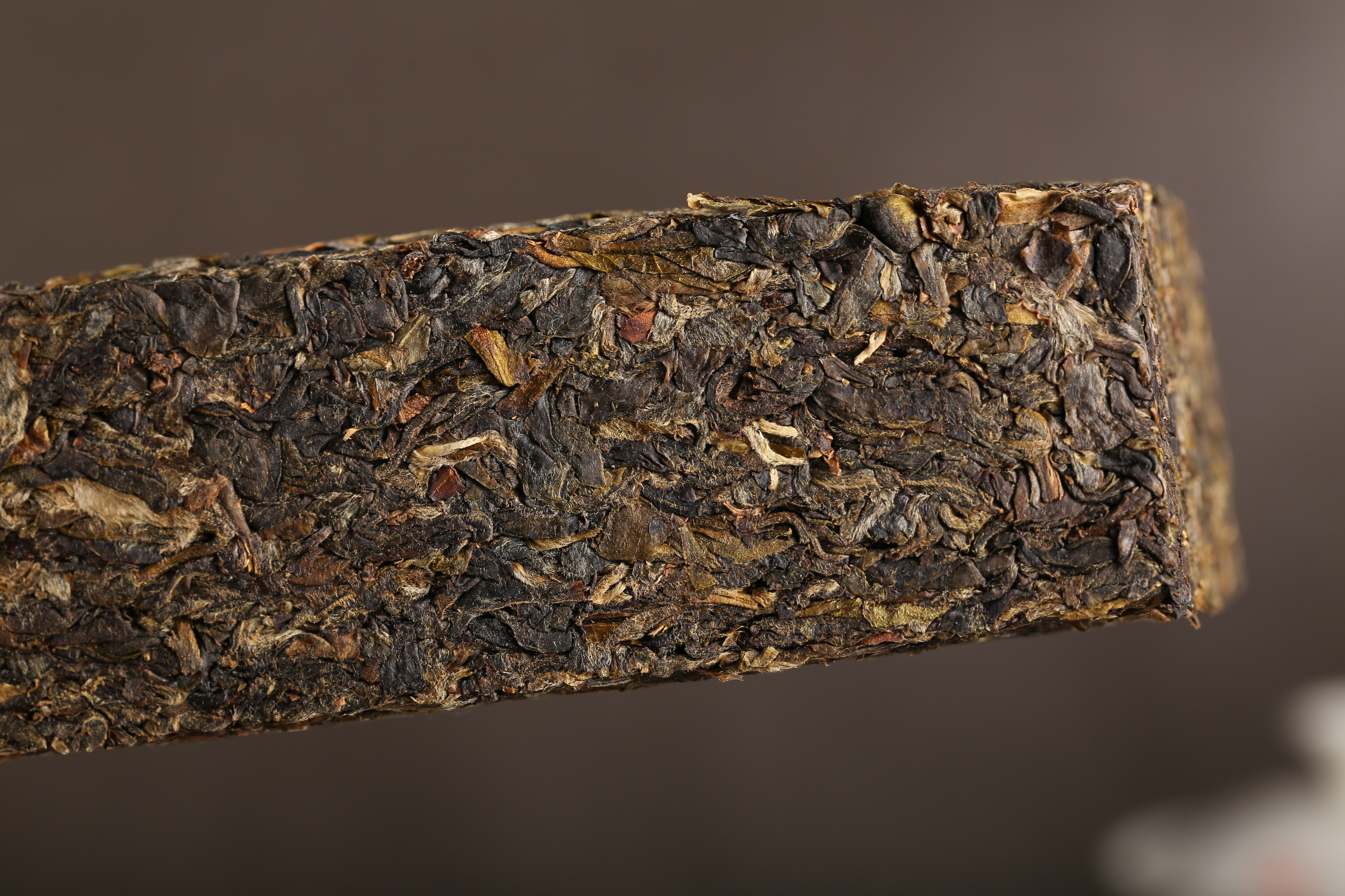 一块老茶砖竟卖了几十万，普洱茶是怎样变成传家宝的？