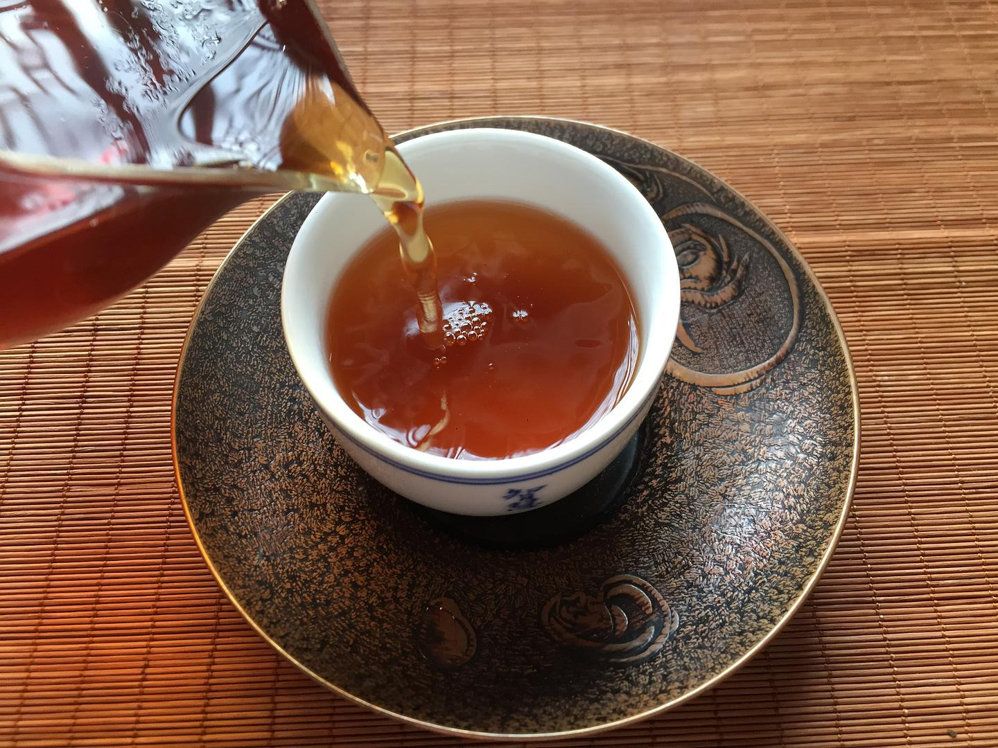 闻香辨好茶的4个技巧，生茶熟茶各不同