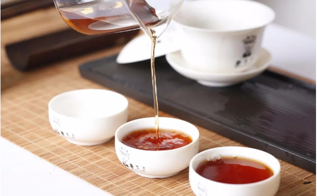 茶汤上飘着的白色物质究竟是什么？是好是坏？能喝吗？