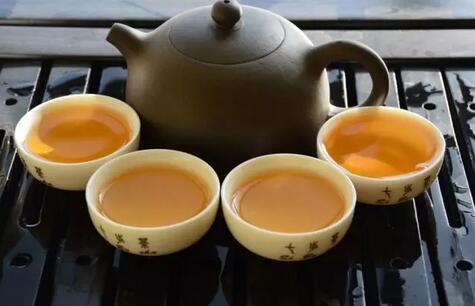 普洱生茶与普洱熟茶，不仅仅是一个渥堆的距离！
