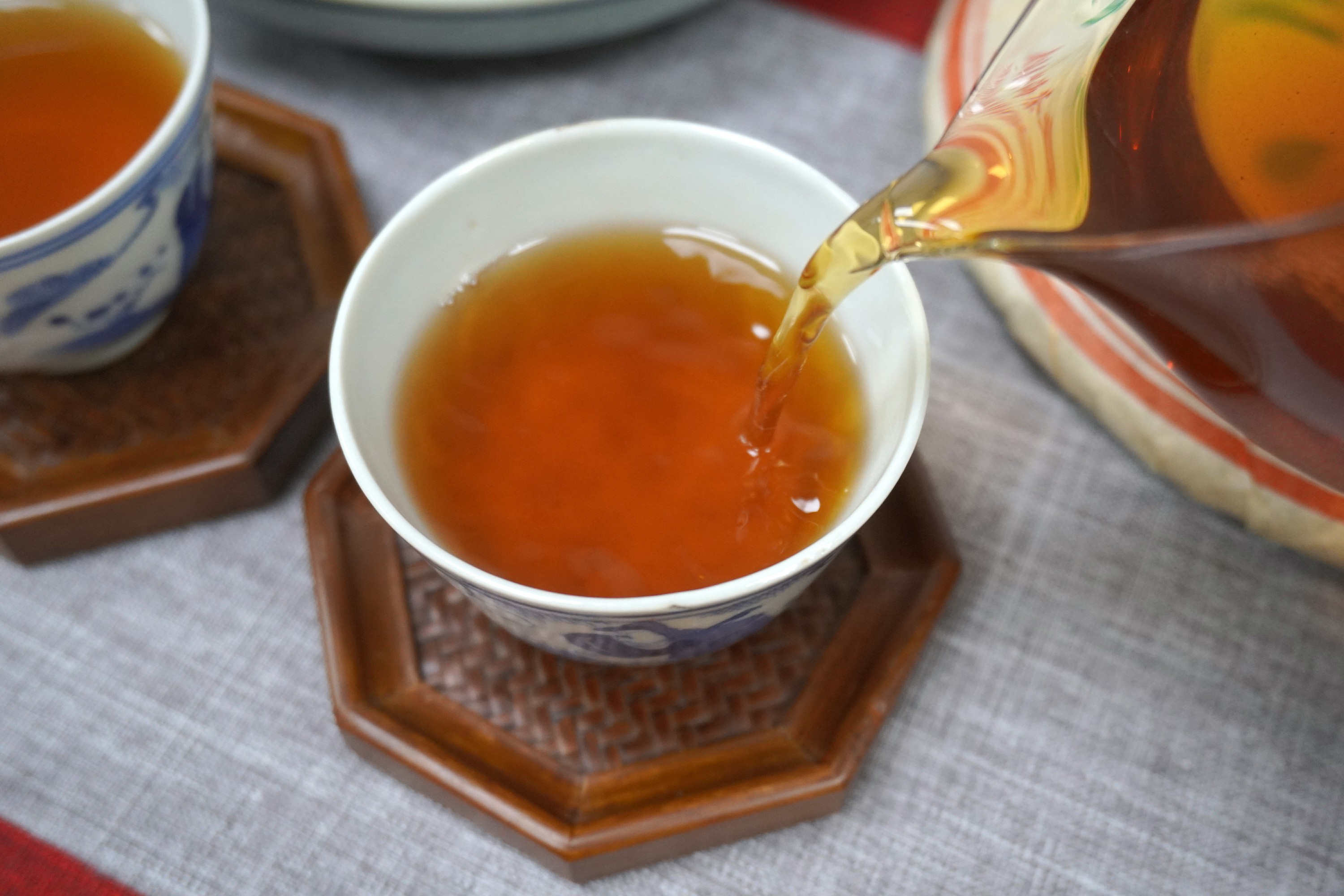 揭秘普洱茶产生烟味的3大原因！有烟味的普洱茶是低品质吗?纯经验
