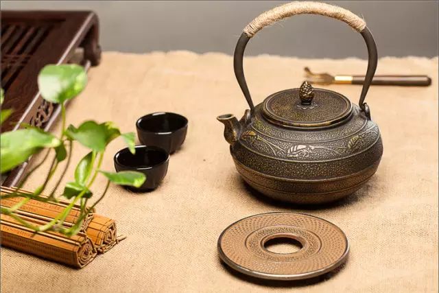 茶壶丨各种材质的茶壶功效有什么不一样？